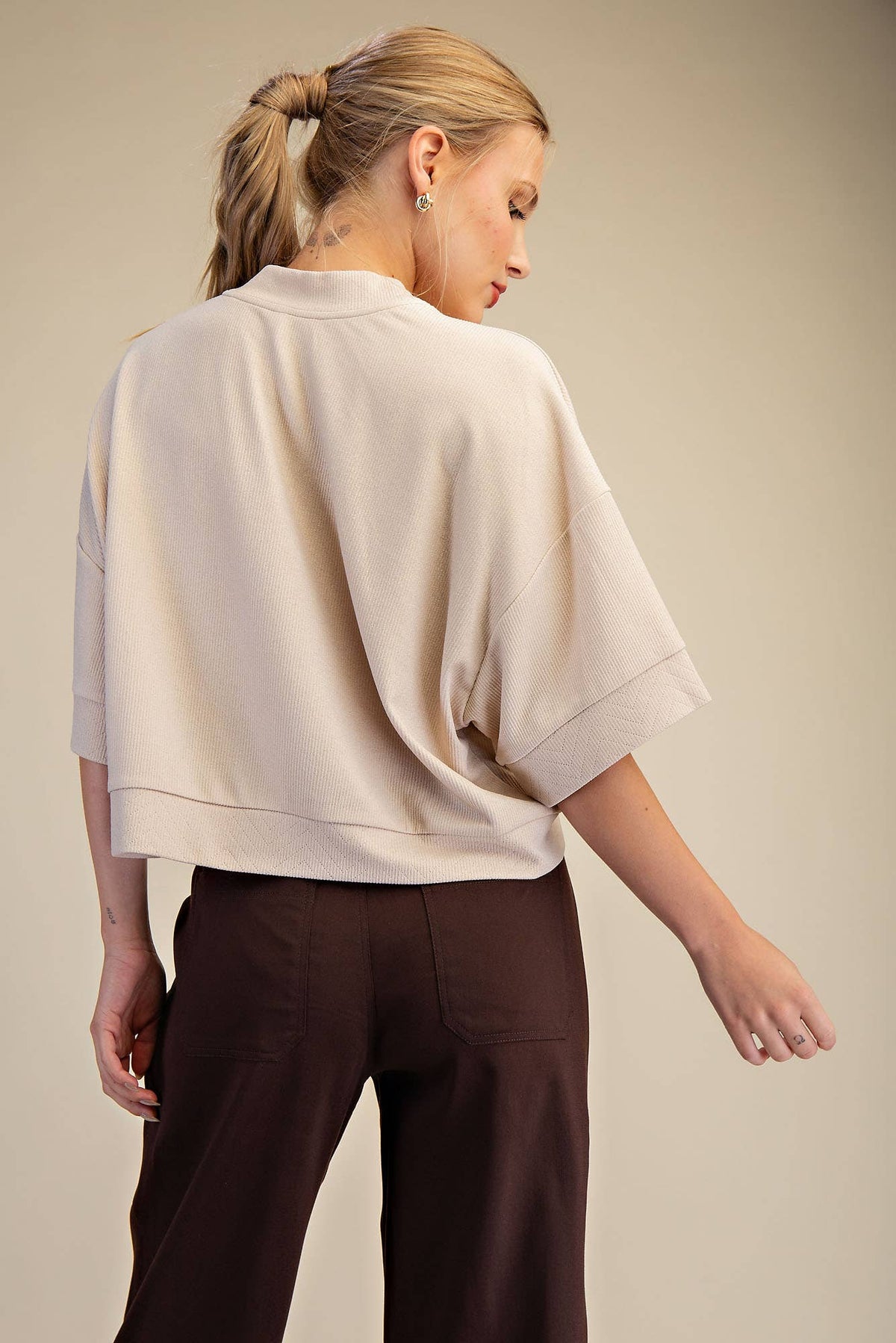 Crew Neck Knit Top: Taupe / L