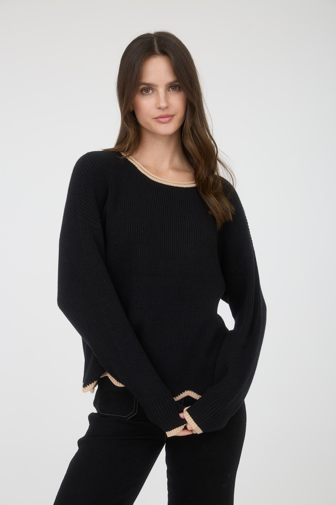 Tina Scallop Trim Knit Pullover Sweater - Black