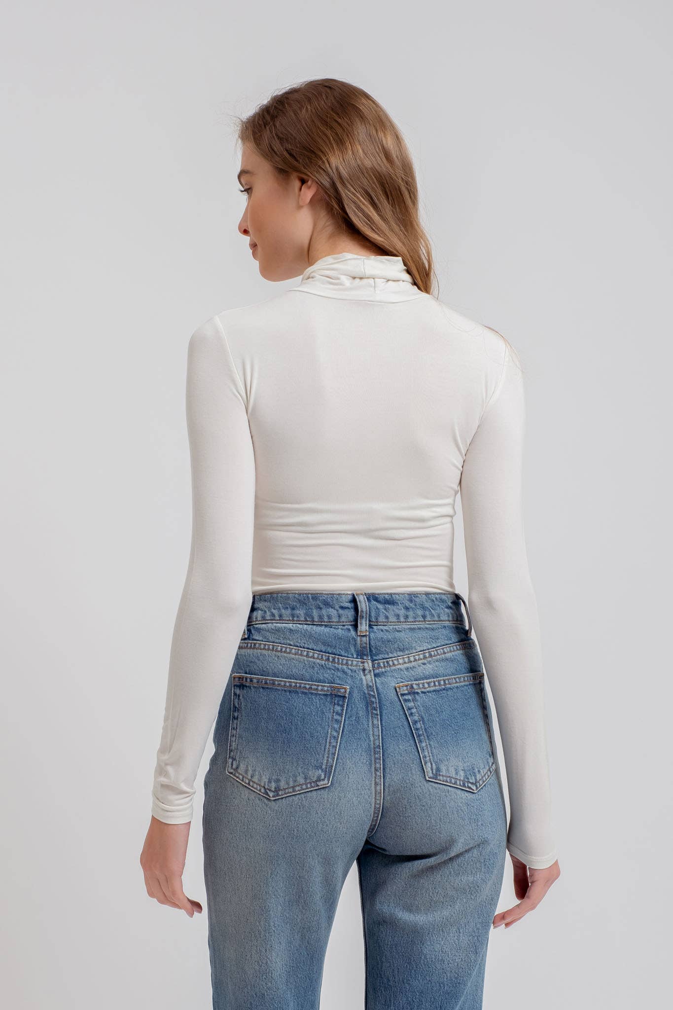 LOOK AT ME TURTLENECK TOP: CREAM